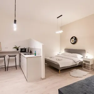 Kl31 - Urban Escape - Prime Location - Klauzal Square By Bqa , Budapest Ungheria